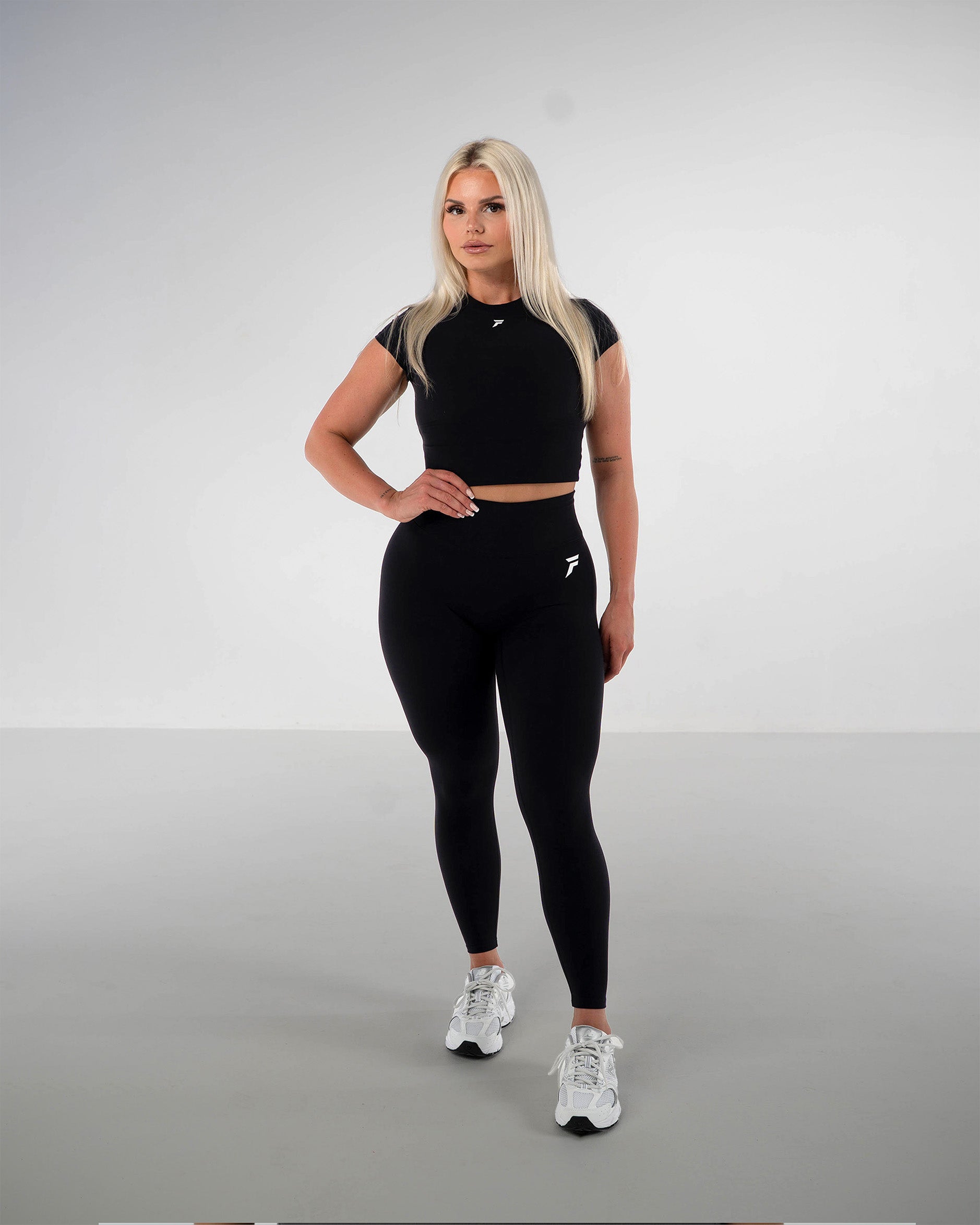 Sculpt Croptop Shirt Black