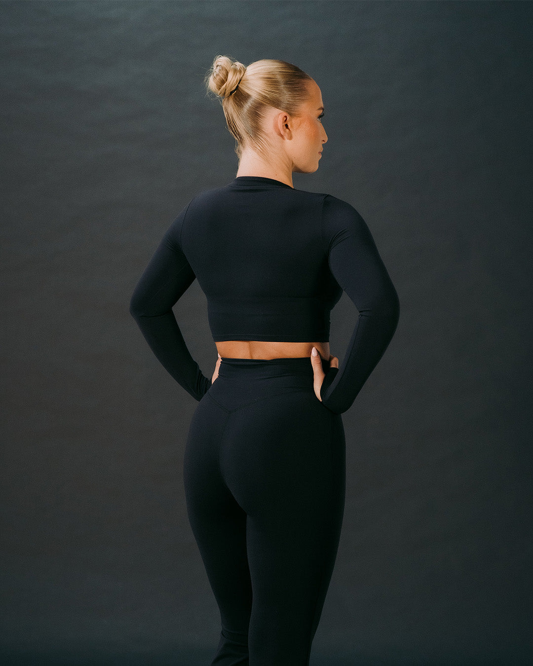 Vital Long Sleeve Crop Top Black