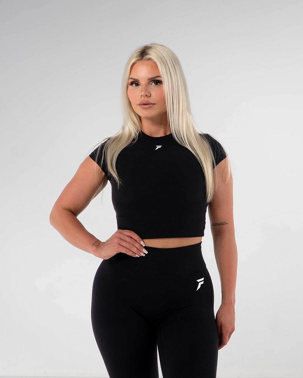 Sculpt Croptop Shirt Black