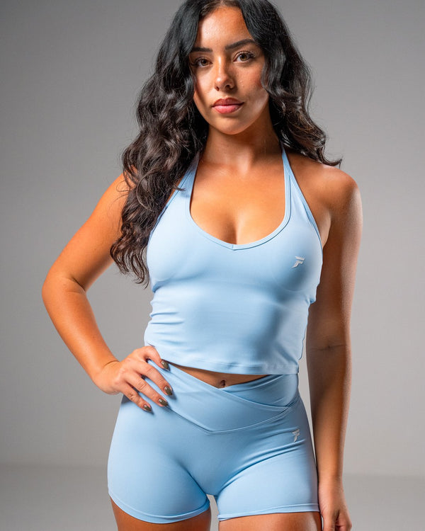 Vrouw in lichtblauwe Frontline Sorbet set